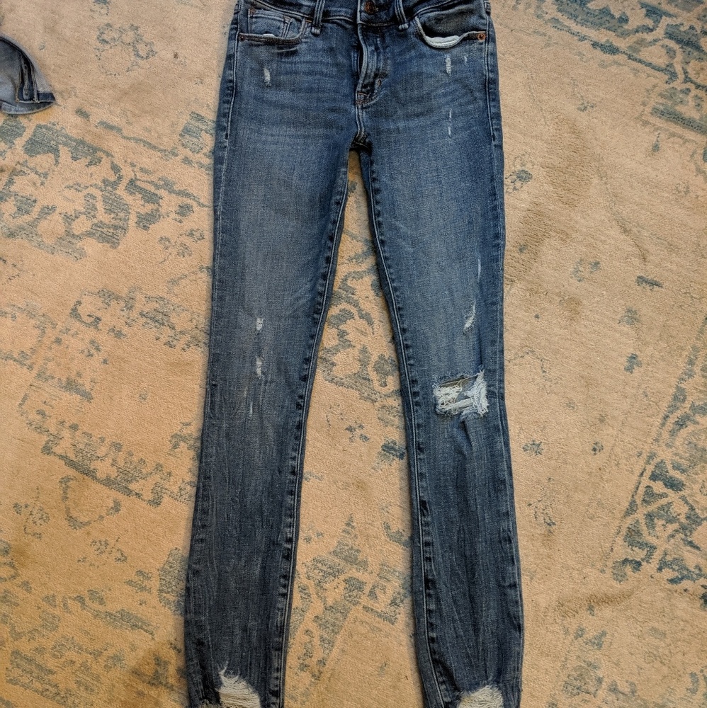 Abercrombie distressed skinny jeans 🖤